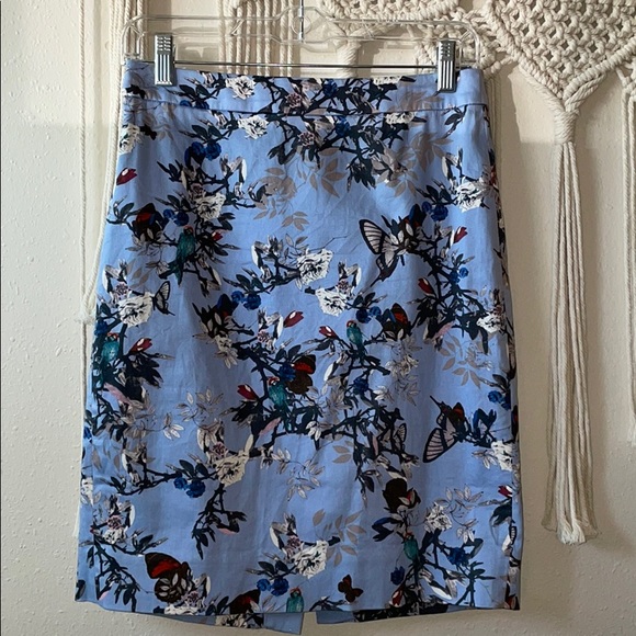 J. Crew Dresses & Skirts - J Crew The Pencil Floral Skirt 🦋🕊